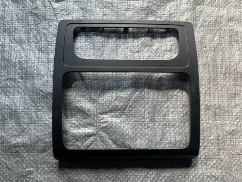 Рамка магнітоли vw caddу iii 2010-2015 2K5858061A  Фольксваген Кадді