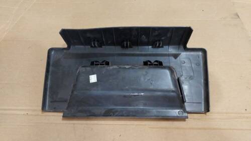 Накладка, крышка, заглушка сиденья черная VW T5 7H0881697B VAG Фольксваген Т5-2