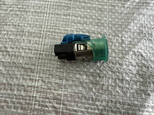 Гнездо прикуривателя 1996-2008 7394/12V VALEO Ситроен Берлинго, Пежо Партнер