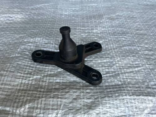 Кронштейн крепления корпуса воздушного фильтра VW T5 7H0129673 VAG Volkswagen T5