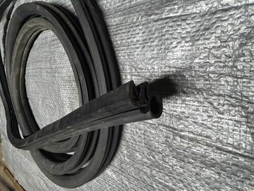 Уплотнитель двери передней правый VW T4 7D0837912 VAG Volkswagen Т4
