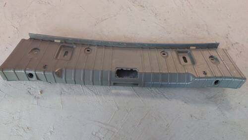 Накладка порога багажника 3' E90 LCI  2.0 дизель N47 2005-2013 седан 7059258 БМВ, BMW