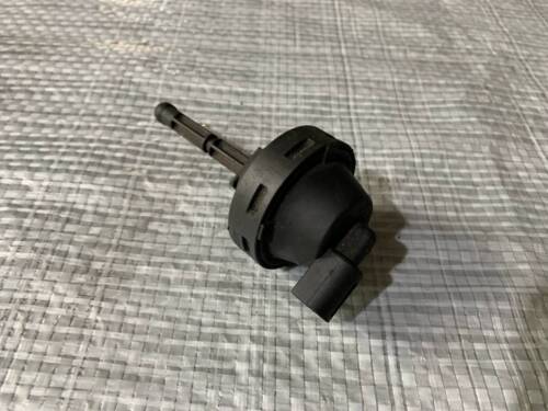 Вакуумный привод, актуатор ЕGR, ЕГР 2.5 VW T4 038131501AL VAG Фольксваген Т4