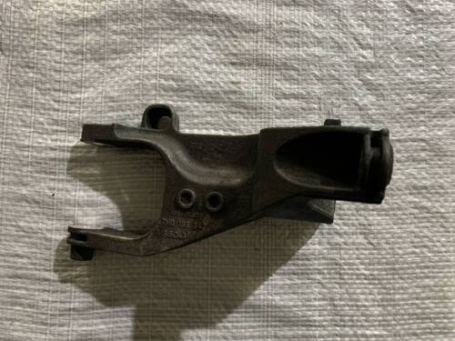 Кронштейн двигателя передний VW T5 2003+ 7H0199343 Фольксваген Т5-1