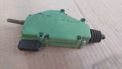 Актуатор центрального замка левой передней двери (4 пин) 701959781 VAG Volkswagen Т4