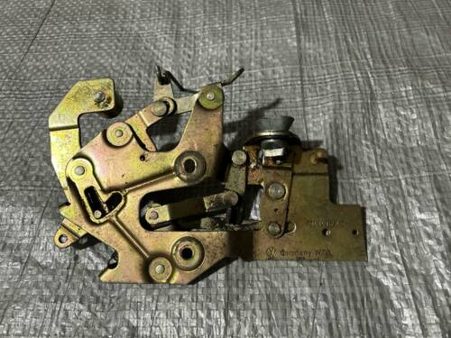 Механизм замка правой боковой сдвижной дверки VW T4 701843654B VAG Volkswagen T4