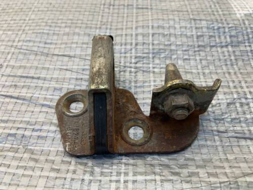 Скоба замка задней дверки VW T4 701827512 VAG Volkswagen T4