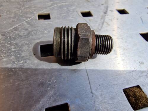 Штуцер турбины под трубку подачи масла 1.9 8200575798 Рено Трафик, Опель Виваро, Ниссан Примастар