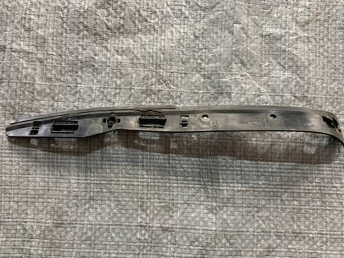 Направляющая переднего бампера левая, уплотнитель крыла VW T5 7H0807184 VAG Volkswagen T5