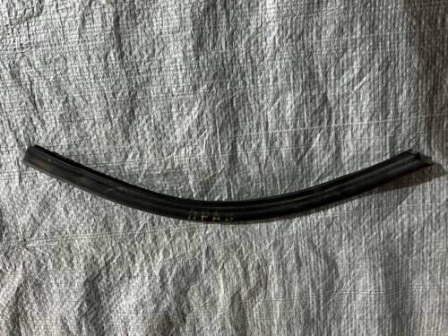 Уплотнитель передней дверки нижний правый VW T5 7H0837566A VAG Volkswagen T5