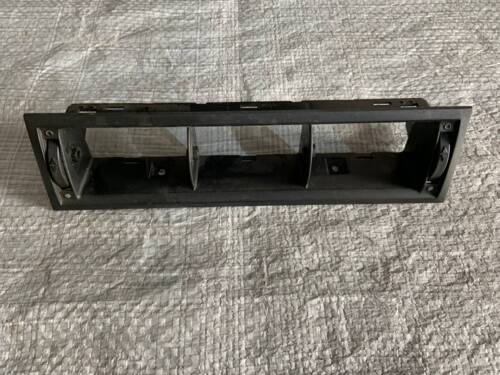 Корпус дефлектора обдува с панели, торпеды (3 секции) VW T4 7D1819703A VAG Volkswagen Т4