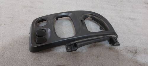 Накладка торпеды, левая панель 2.0 2000-2006 YC15V044B79 Форд Транзит