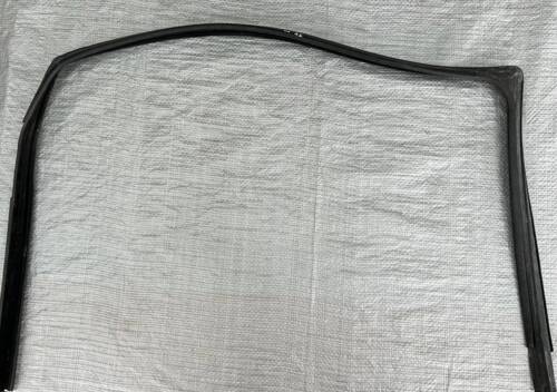 Уплотнитель стекла передней правой двери VW T5 7H0837434 VAG Фольксваген Т5