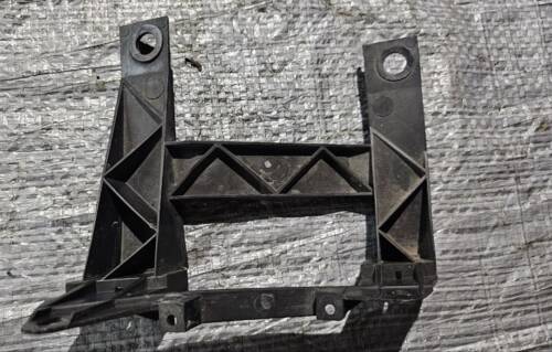 Кронштейн, крепление фары правый VW T5 1301329422 VAG Фольксваген Транспортер Т5